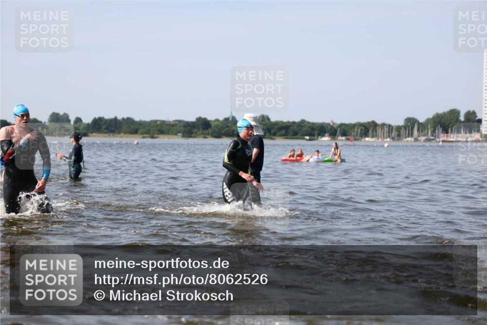 22.06.2025 - Viking Triathlon Michael Strokosch http://msf.ph/oto/8062526 22.06.2025 10:28:49 Schwimmen 15, 258, 301, 368, 414, 443, 628 meine-sportfotos.de