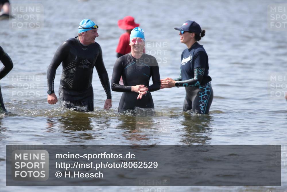 22.06.2025 - Viking Triathlon H.Heesch http://msf.ph/oto/8062529 22.06.2025 10:46:23 Schwimmen 60, 121, 143, 144, 213, 225, 333, 406, 479 meine-sportfotos.de