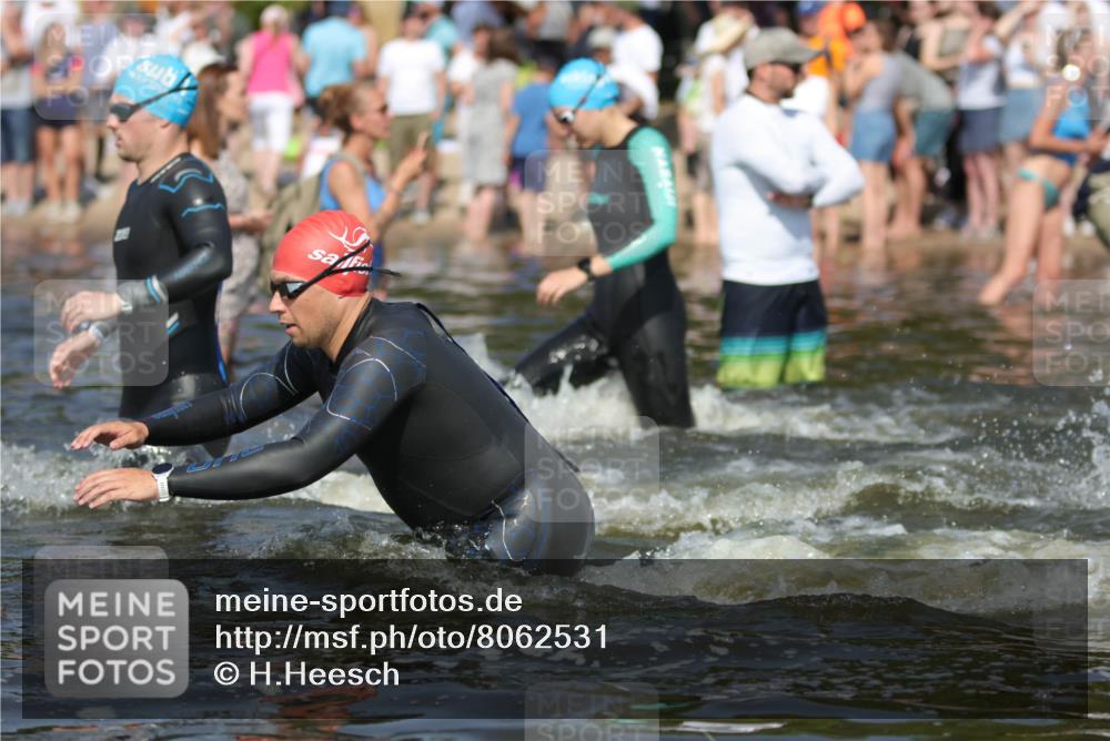 22.06.2025 - Viking Triathlon H.Heesch http://msf.ph/oto/8062531 22.06.2025 10:06:05 Schwimmen 41, 144, 169, 249, 266, 269, 325, 390, 446, 460, 489, 508, 644 meine-sportfotos.de