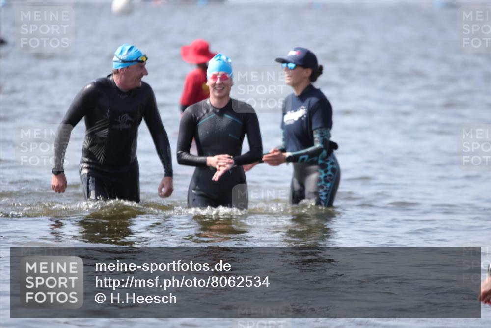 22.06.2025 - Viking Triathlon H.Heesch http://msf.ph/oto/8062534 22.06.2025 10:46:23 Schwimmen 60, 121, 143, 144, 213, 225, 333, 406, 479 meine-sportfotos.de