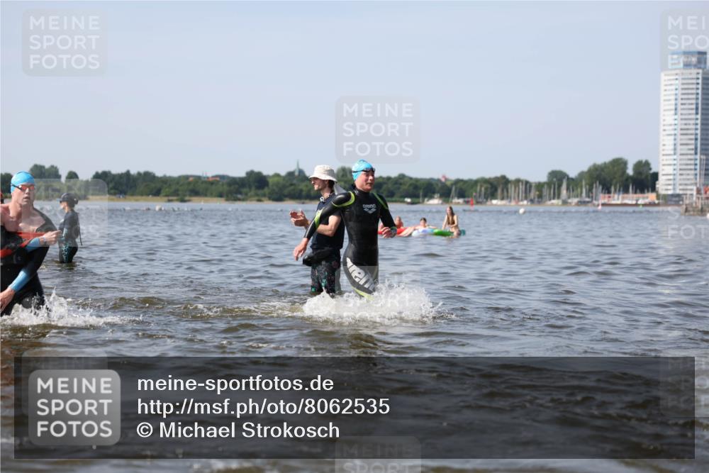 22.06.2025 - Viking Triathlon Michael Strokosch http://msf.ph/oto/8062535 22.06.2025 10:28:50 Schwimmen 15, 258, 301, 368, 384, 414, 443, 628 meine-sportfotos.de