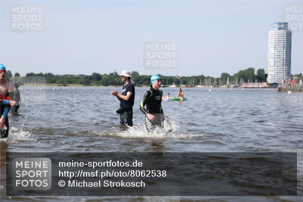 22.06.2025 - Viking Triathlon Michael Strokosch http://msf.ph/oto/8062538 22.06.2025 10:28:50 Schwimmen 15, 258, 301, 368, 384, 414, 443, 628 meine-sportfotos.de