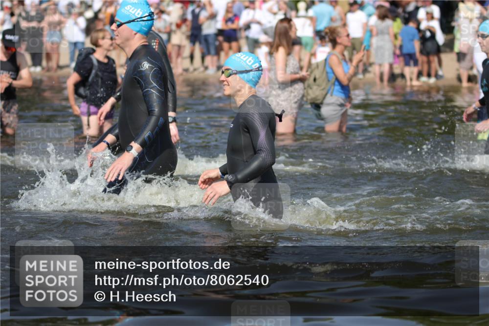 22.06.2025 - Viking Triathlon H.Heesch http://msf.ph/oto/8062540 22.06.2025 10:06:08 Schwimmen 39, 41, 144, 169, 249, 266, 269, 325, 390, 446, 460, 489, 508, 644 meine-sportfotos.de