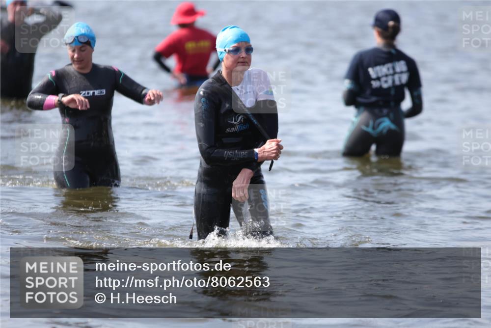 22.06.2025 - Viking Triathlon H.Heesch http://msf.ph/oto/8062563 22.06.2025 10:46:36 Schwimmen 60, 143, 206, 333, 479, 498, 515 meine-sportfotos.de