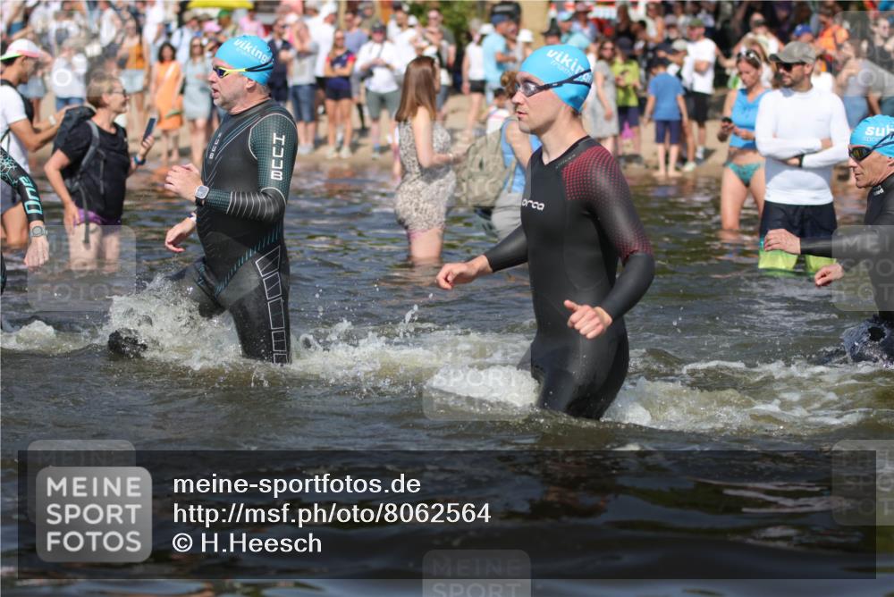 22.06.2025 - Viking Triathlon H.Heesch http://msf.ph/oto/8062564 22.06.2025 10:06:10 Schwimmen 39, 41, 60, 84, 110, 144, 191, 249, 266, 325, 390, 440, 446, 489, 508 meine-sportfotos.de