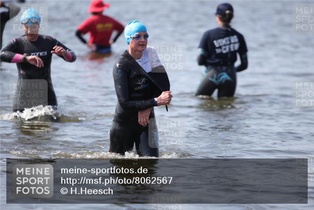 22.06.2025 - Viking Triathlon H.Heesch http://msf.ph/oto/8062567 22.06.2025 10:46:36 Schwimmen 60, 143, 206, 333, 479, 498, 515 meine-sportfotos.de