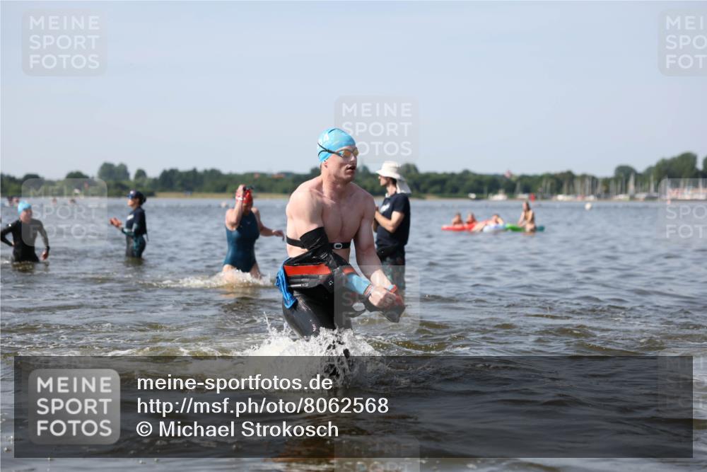 22.06.2025 - Viking Triathlon Michael Strokosch http://msf.ph/oto/8062568 22.06.2025 10:28:53 Schwimmen 12, 15, 152, 258, 301, 368, 384, 414, 443, 604, 628 meine-sportfotos.de