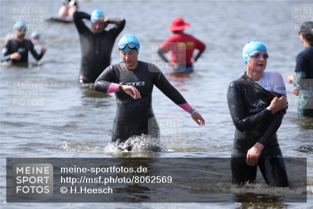22.06.2025 - Viking Triathlon H.Heesch http://msf.ph/oto/8062569 22.06.2025 10:46:37 Schwimmen 60, 143, 206, 333, 479, 498, 515 meine-sportfotos.de