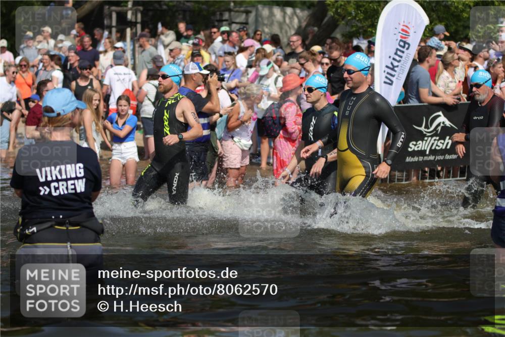 22.06.2025 - Viking Triathlon H.Heesch http://msf.ph/oto/8062570 22.06.2025 10:06:12 Schwimmen 39, 41, 60, 84, 110, 144, 191, 249, 266, 325, 390, 440, 446, 489, 508 meine-sportfotos.de