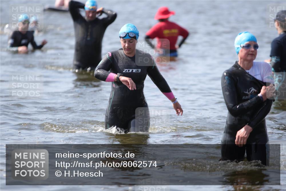 22.06.2025 - Viking Triathlon H.Heesch http://msf.ph/oto/8062574 22.06.2025 10:46:37 Schwimmen 60, 143, 206, 333, 479, 498, 515 meine-sportfotos.de