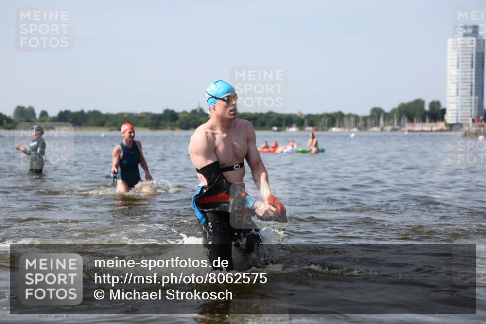 22.06.2025 - Viking Triathlon Michael Strokosch http://msf.ph/oto/8062575 22.06.2025 10:28:53 Schwimmen 12, 15, 152, 258, 301, 368, 384, 414, 443, 604, 628 meine-sportfotos.de
