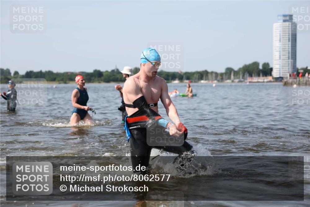 22.06.2025 - Viking Triathlon Michael Strokosch http://msf.ph/oto/8062577 22.06.2025 10:28:53 Schwimmen 12, 15, 152, 258, 301, 368, 384, 414, 443, 604, 628 meine-sportfotos.de