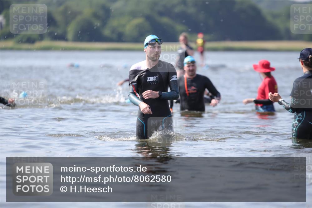 22.06.2025 - Viking Triathlon H.Heesch http://msf.ph/oto/8062580 22.06.2025 10:46:51 Schwimmen 36, 206, 378, 498, 515 meine-sportfotos.de