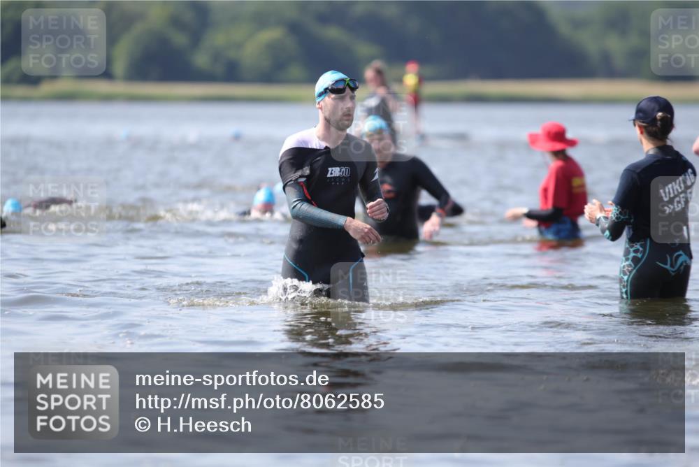 22.06.2025 - Viking Triathlon H.Heesch http://msf.ph/oto/8062585 22.06.2025 10:46:51 Schwimmen 36, 206, 378, 498, 515 meine-sportfotos.de