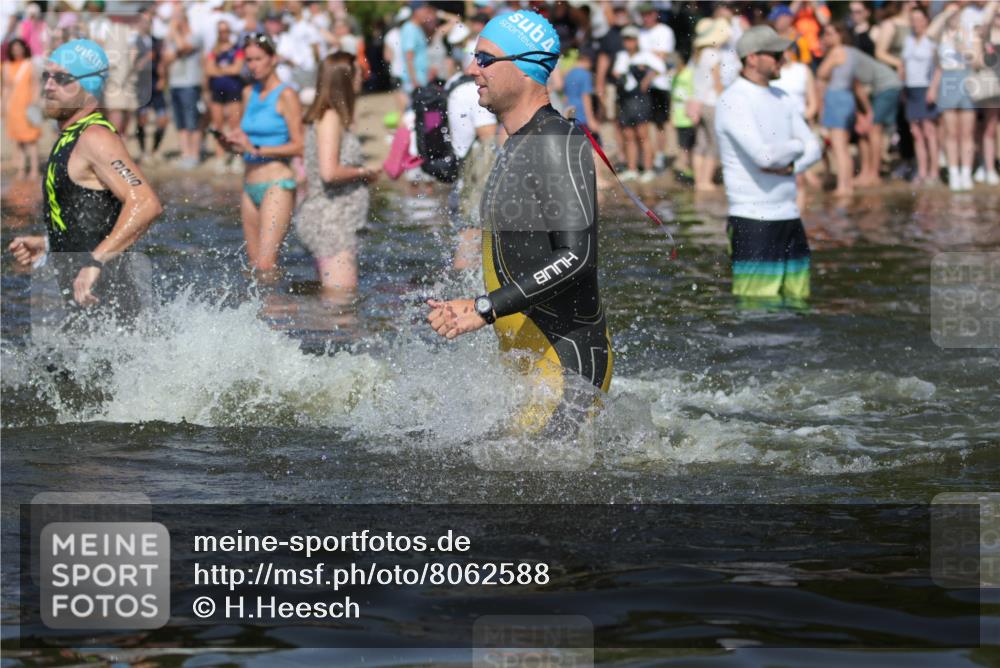 22.06.2025 - Viking Triathlon H.Heesch http://msf.ph/oto/8062588 22.06.2025 10:06:16 Schwimmen 39, 41, 60, 84, 110, 117, 153, 191, 266, 325, 385, 440, 446, 487, 535 meine-sportfotos.de