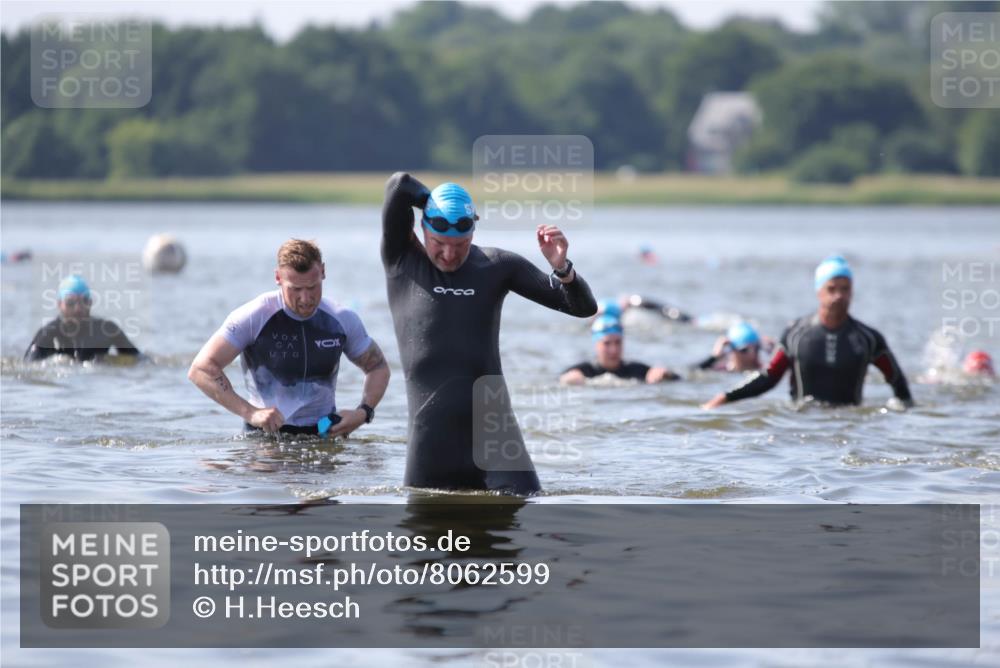 22.06.2025 - Viking Triathlon H.Heesch http://msf.ph/oto/8062599 22.06.2025 10:47:04 Schwimmen 36, 51, 74, 378, 421 meine-sportfotos.de