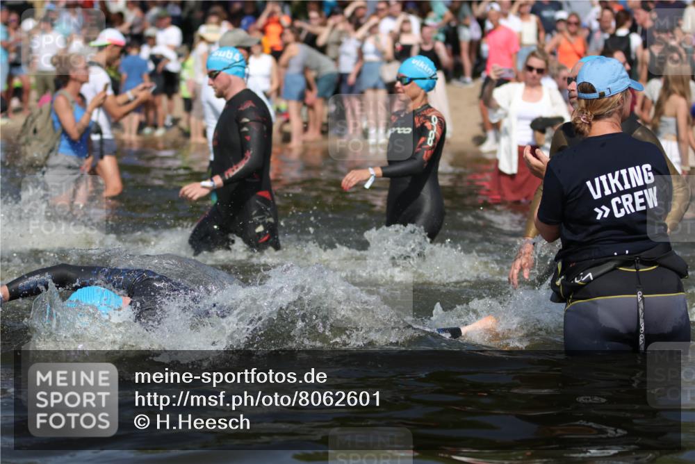 22.06.2025 - Viking Triathlon H.Heesch http://msf.ph/oto/8062601 22.06.2025 10:06:19 Schwimmen 18, 24, 39, 41, 60, 84, 110, 117, 153, 191, 266, 298, 325, 385, 440, 446, 487, 535 meine-sportfotos.de