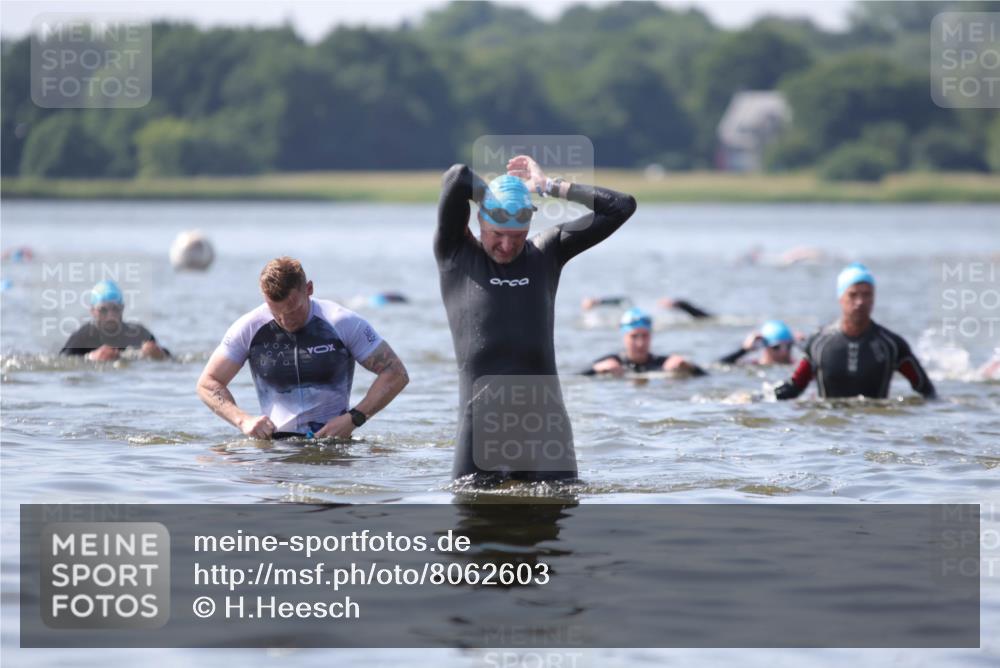 22.06.2025 - Viking Triathlon H.Heesch http://msf.ph/oto/8062603 22.06.2025 10:47:05 Schwimmen 36, 51, 74, 76, 378, 421 meine-sportfotos.de