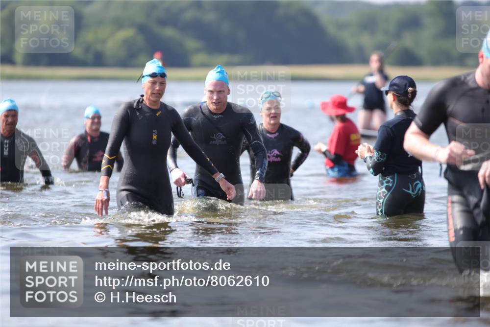 22.06.2025 - Viking Triathlon H.Heesch http://msf.ph/oto/8062610 22.06.2025 10:47:08 Schwimmen 36, 51, 74, 76, 267, 378, 421, 547 meine-sportfotos.de