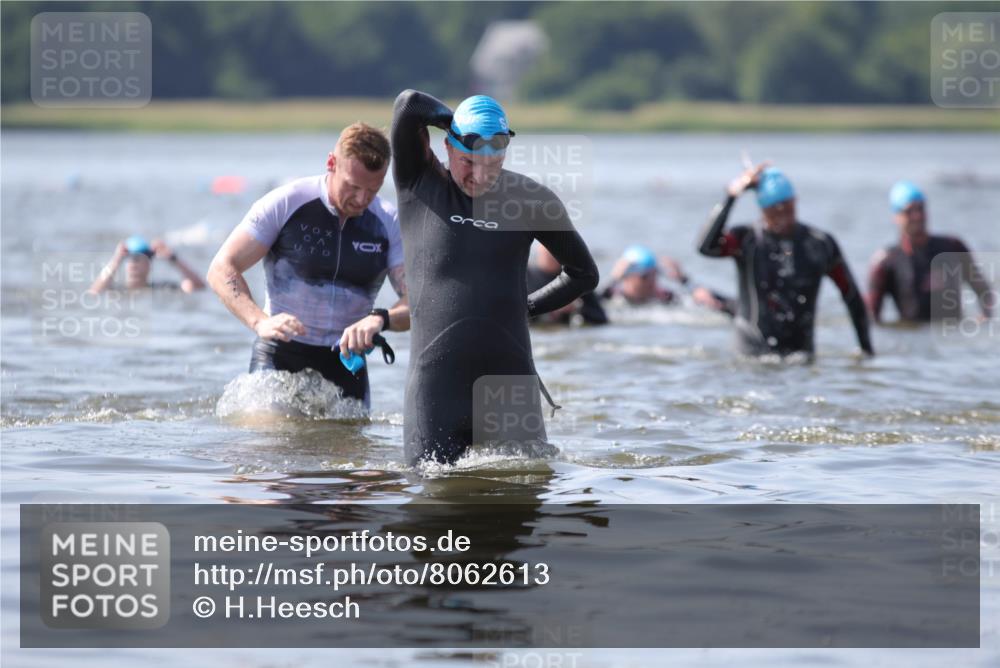 22.06.2025 - Viking Triathlon H.Heesch http://msf.ph/oto/8062613 22.06.2025 10:47:09 Schwimmen 51, 74, 76, 267, 378, 421, 547 meine-sportfotos.de
