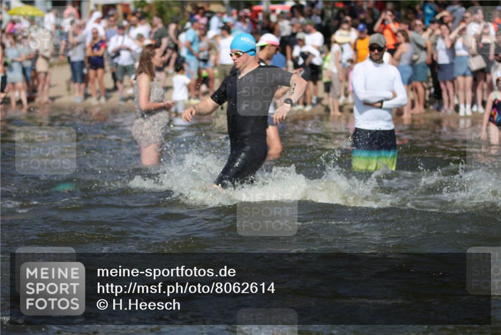 22.06.2025 - Viking Triathlon H.Heesch http://msf.ph/oto/8062614 22.06.2025 10:06:22 Schwimmen 18, 24, 36, 60, 84, 110, 117, 153, 191, 192, 298, 385, 440, 487, 535 meine-sportfotos.de