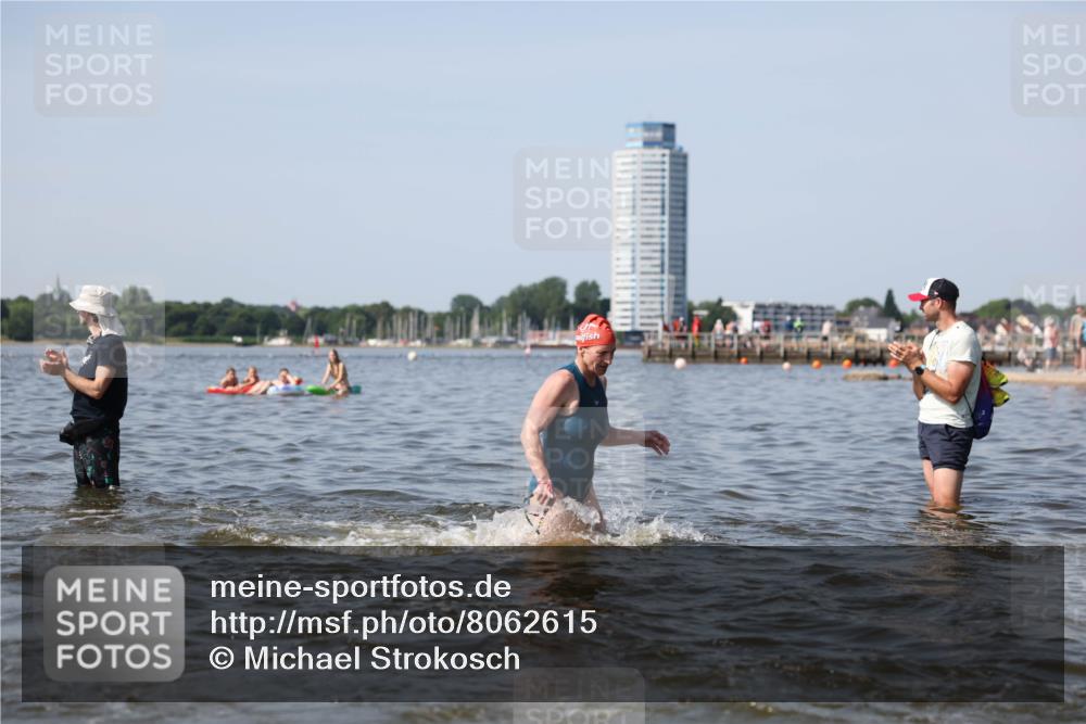 22.06.2025 - Viking Triathlon Michael Strokosch http://msf.ph/oto/8062615 22.06.2025 10:28:56 Schwimmen 12, 15, 152, 200, 301, 310, 368, 384, 414, 443, 604, 628 meine-sportfotos.de