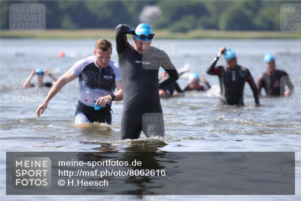 22.06.2025 - Viking Triathlon H.Heesch http://msf.ph/oto/8062616 22.06.2025 10:47:10 Schwimmen 51, 74, 76, 267, 378, 421, 547 meine-sportfotos.de