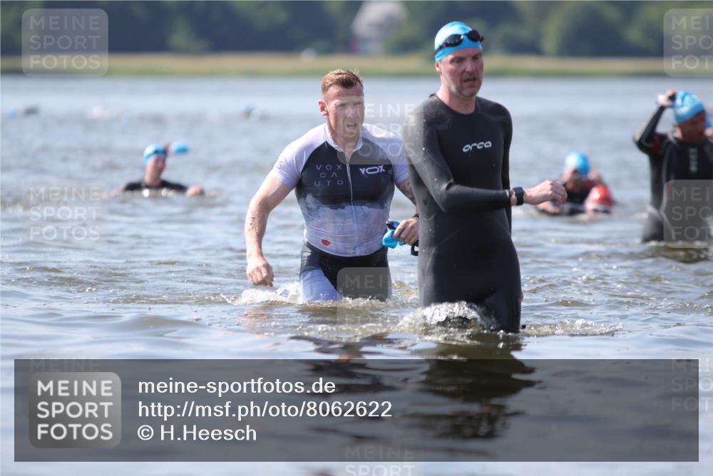 22.06.2025 - Viking Triathlon H.Heesch http://msf.ph/oto/8062622 22.06.2025 10:47:11 Schwimmen 51, 74, 76, 267, 378, 421, 547 meine-sportfotos.de