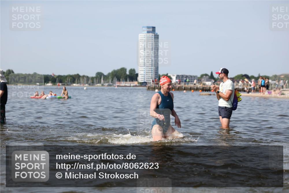 22.06.2025 - Viking Triathlon Michael Strokosch http://msf.ph/oto/8062623 22.06.2025 10:28:57 Schwimmen 12, 15, 152, 200, 301, 310, 384, 414, 443, 604, 628 meine-sportfotos.de