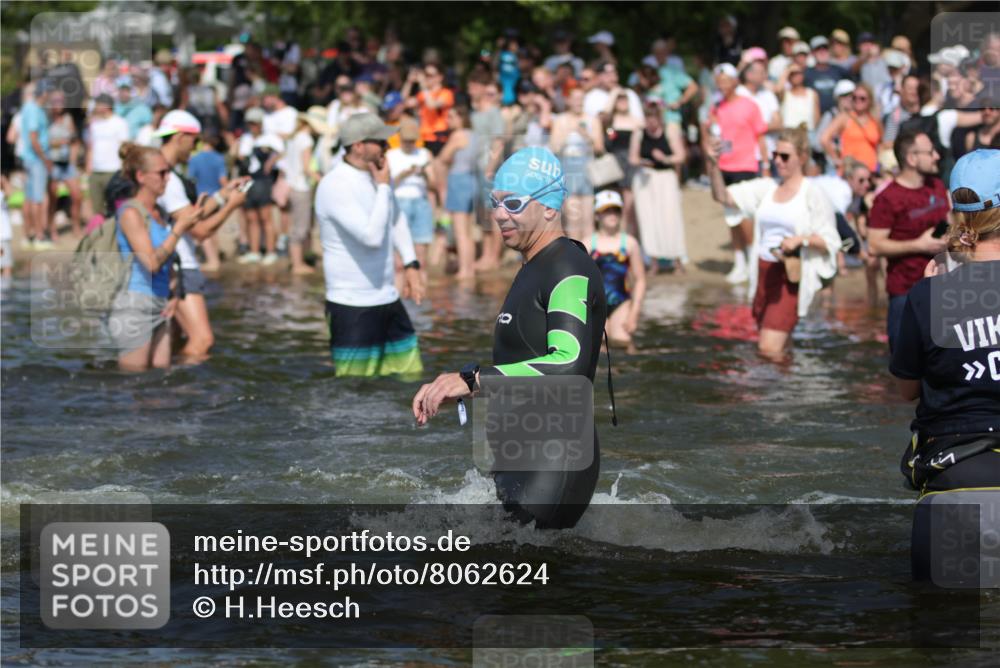 22.06.2025 - Viking Triathlon H.Heesch http://msf.ph/oto/8062624 22.06.2025 10:06:24 Schwimmen 18, 24, 36, 60, 117, 153, 186, 192, 261, 298, 385, 487, 535 meine-sportfotos.de