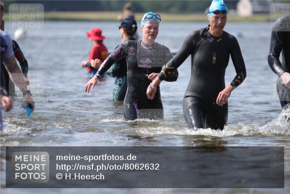 22.06.2025 - Viking Triathlon H.Heesch http://msf.ph/oto/8062632 22.06.2025 10:47:15 Schwimmen 51, 74, 76, 267, 421, 547 meine-sportfotos.de