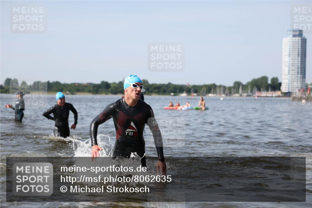 22.06.2025 - Viking Triathlon Michael Strokosch http://msf.ph/oto/8062635 22.06.2025 10:28:58 Schwimmen 12, 15, 152, 200, 301, 310, 384, 414, 443, 604, 628 meine-sportfotos.de