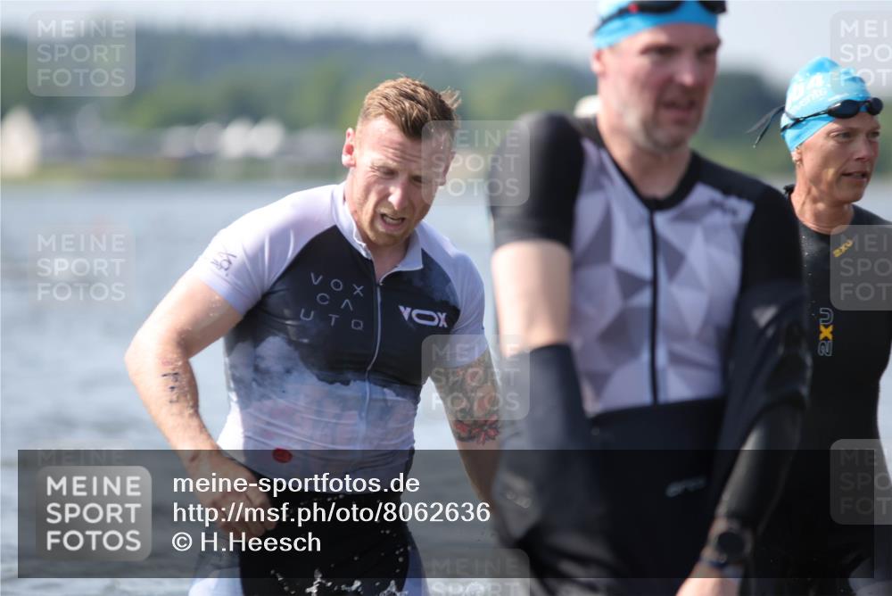 22.06.2025 - Viking Triathlon H.Heesch http://msf.ph/oto/8062636 22.06.2025 10:47:21 Schwimmen 23, 51, 74, 76, 267, 421, 547 meine-sportfotos.de