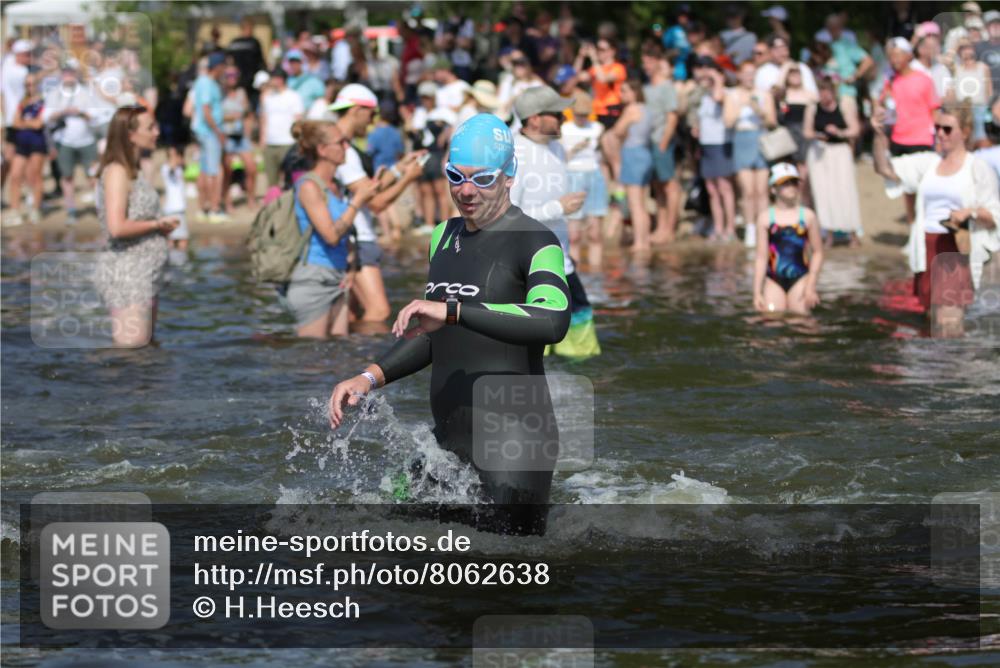 22.06.2025 - Viking Triathlon H.Heesch http://msf.ph/oto/8062638 22.06.2025 10:06:25 Schwimmen 18, 24, 36, 117, 153, 168, 186, 192, 261, 298, 385, 450, 487, 535, 606 meine-sportfotos.de