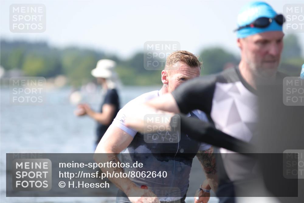 22.06.2025 - Viking Triathlon H.Heesch http://msf.ph/oto/8062640 22.06.2025 10:47:23 Schwimmen 23, 74, 76, 183, 267, 421, 547, 606 meine-sportfotos.de