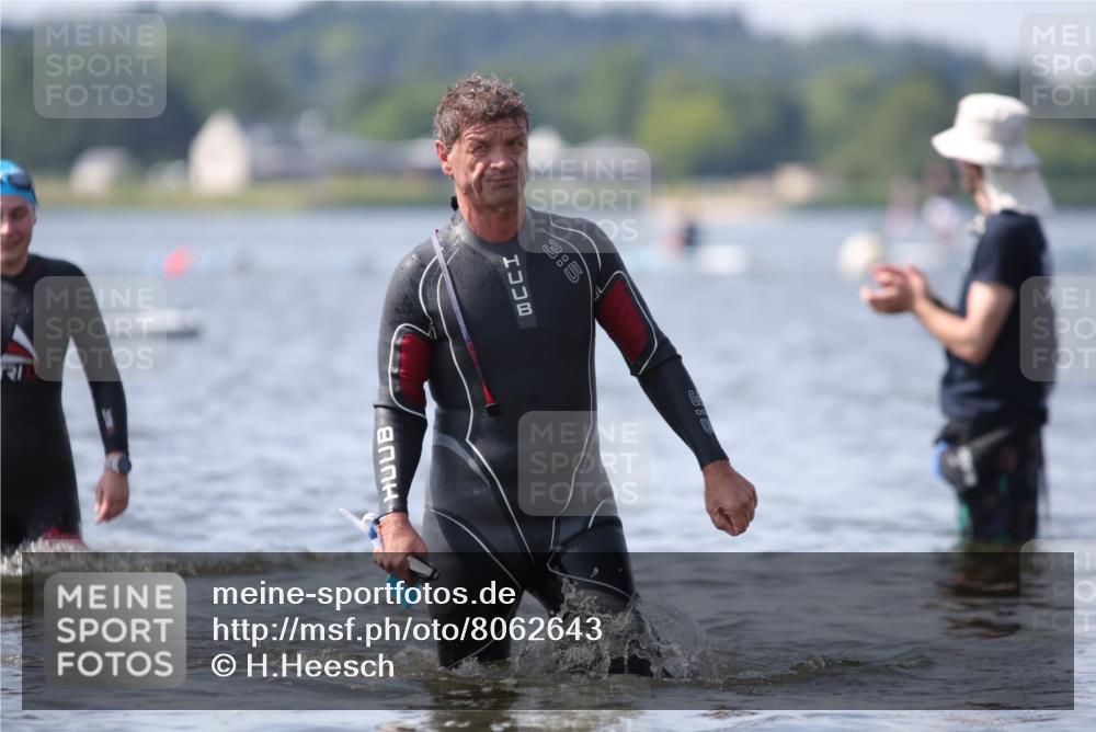 22.06.2025 - Viking Triathlon H.Heesch http://msf.ph/oto/8062643 22.06.2025 10:47:26 Schwimmen 23, 71, 74, 76, 183, 261, 267, 421, 547, 606 meine-sportfotos.de