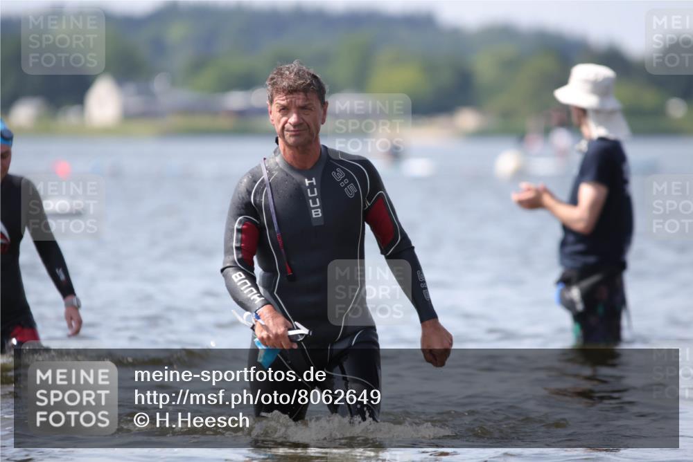 22.06.2025 - Viking Triathlon H.Heesch http://msf.ph/oto/8062649 22.06.2025 10:47:26 Schwimmen 23, 71, 74, 76, 183, 261, 267, 421, 547, 606 meine-sportfotos.de