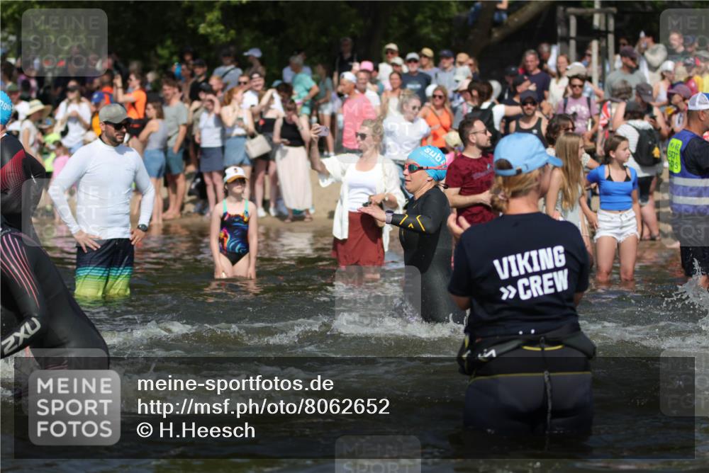 22.06.2025 - Viking Triathlon H.Heesch http://msf.ph/oto/8062652 22.06.2025 10:06:28 Schwimmen 18, 24, 36, 117, 153, 168, 186, 192, 261, 298, 385, 450, 487, 535, 606 meine-sportfotos.de