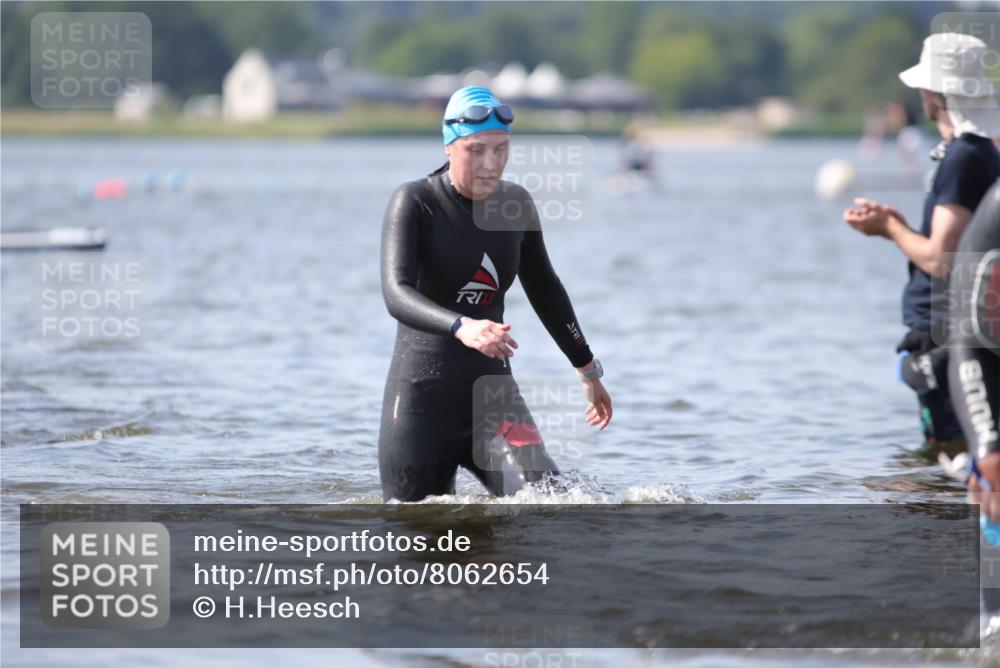 22.06.2025 - Viking Triathlon H.Heesch http://msf.ph/oto/8062654 22.06.2025 10:47:29 Schwimmen 23, 71, 76, 183, 261, 267, 547, 606 meine-sportfotos.de