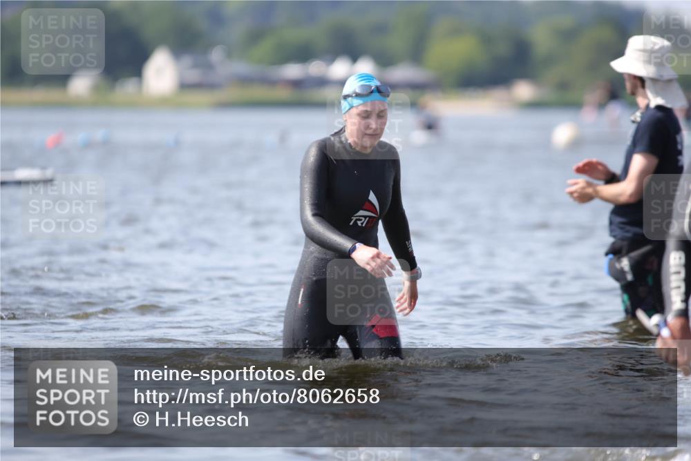 22.06.2025 - Viking Triathlon H.Heesch http://msf.ph/oto/8062658 22.06.2025 10:47:29 Schwimmen 23, 71, 76, 183, 261, 267, 547, 606 meine-sportfotos.de