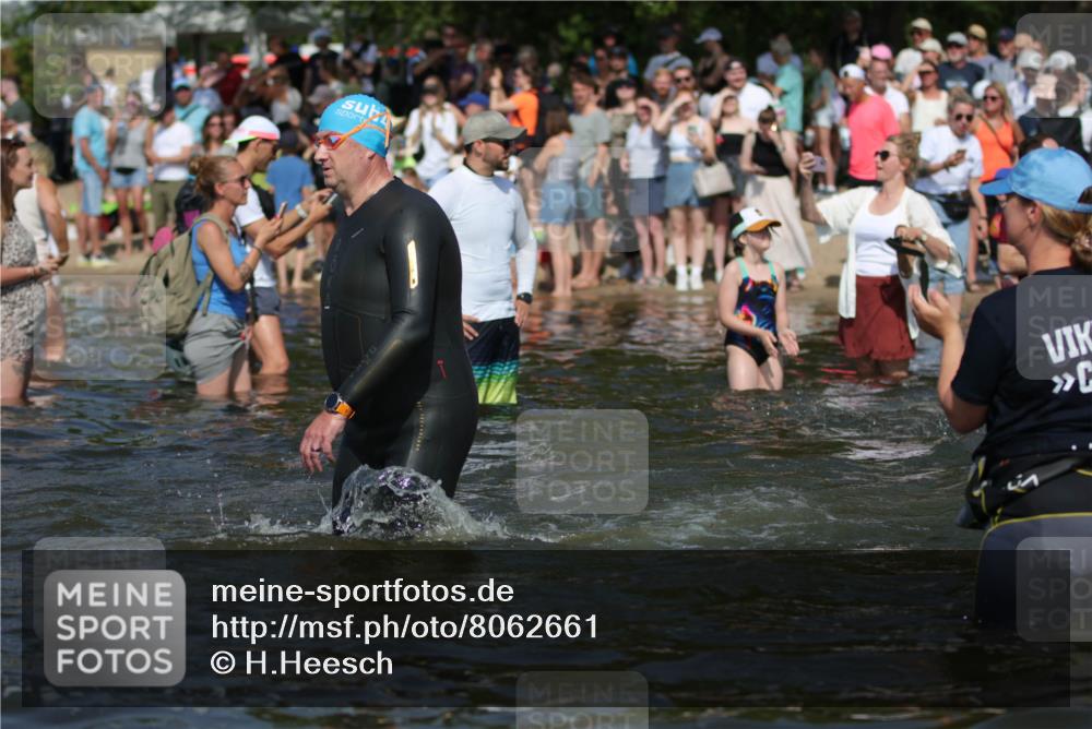 22.06.2025 - Viking Triathlon H.Heesch http://msf.ph/oto/8062661 22.06.2025 10:06:31 Schwimmen 18, 24, 36, 93, 109, 168, 186, 192, 205, 261, 298, 358, 376, 450, 606 meine-sportfotos.de