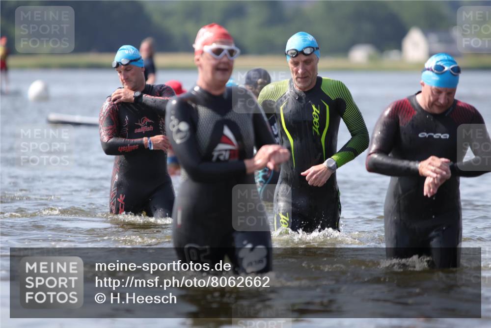 22.06.2025 - Viking Triathlon H.Heesch http://msf.ph/oto/8062662 22.06.2025 10:47:34 Schwimmen 23, 71, 84, 183, 261, 452, 606 meine-sportfotos.de