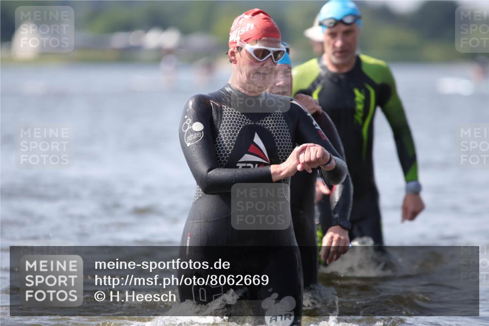 22.06.2025 - Viking Triathlon H.Heesch http://msf.ph/oto/8062669 22.06.2025 10:47:38 Schwimmen 23, 71, 84, 183, 223, 261, 285, 452, 606 meine-sportfotos.de