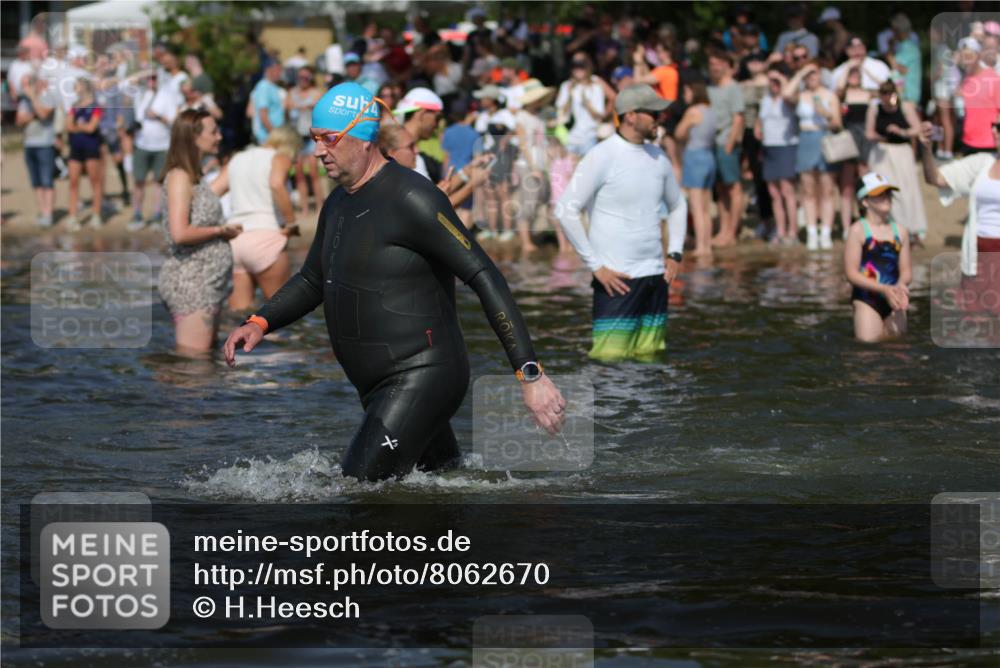 22.06.2025 - Viking Triathlon H.Heesch http://msf.ph/oto/8062670 22.06.2025 10:06:31 Schwimmen 18, 24, 36, 93, 109, 168, 186, 192, 205, 261, 298, 358, 376, 450, 606 meine-sportfotos.de