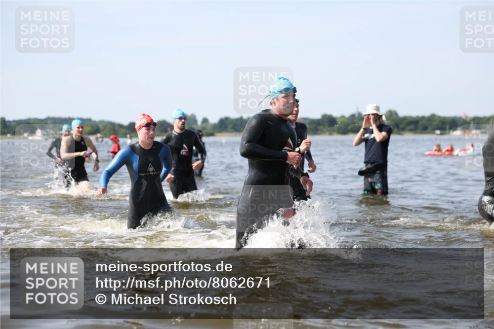 22.06.2025 - Viking Triathlon Michael Strokosch http://msf.ph/oto/8062671 22.06.2025 10:29:01 Schwimmen 7, 12, 15, 152, 200, 310, 384, 414, 443, 604, 628 meine-sportfotos.de