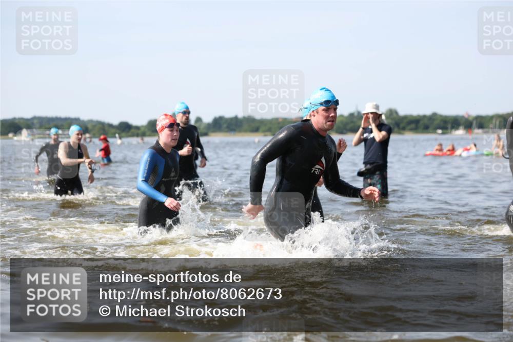 22.06.2025 - Viking Triathlon Michael Strokosch http://msf.ph/oto/8062673 22.06.2025 10:29:01 Schwimmen 7, 12, 15, 152, 200, 310, 384, 414, 443, 604, 628 meine-sportfotos.de