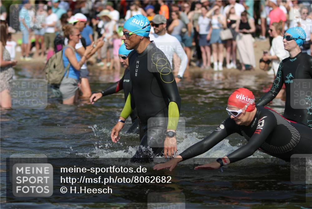 22.06.2025 - Viking Triathlon H.Heesch http://msf.ph/oto/8062682 22.06.2025 10:06:36 Schwimmen 44, 74, 93, 109, 159, 168, 186, 205, 219, 261, 358, 376, 450, 606, 625 meine-sportfotos.de