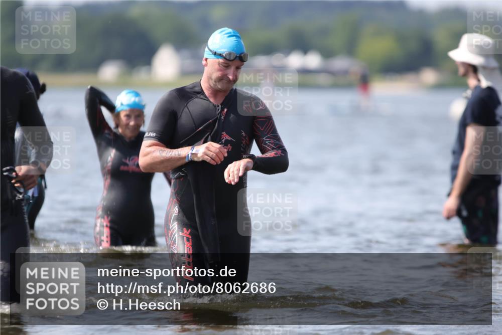 22.06.2025 - Viking Triathlon H.Heesch http://msf.ph/oto/8062686 22.06.2025 10:47:42 Schwimmen 23, 71, 84, 183, 190, 223, 261, 285, 452, 606 meine-sportfotos.de
