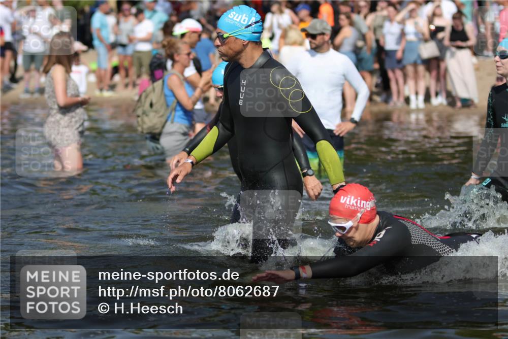 22.06.2025 - Viking Triathlon H.Heesch http://msf.ph/oto/8062687 22.06.2025 10:06:36 Schwimmen 44, 74, 93, 109, 159, 168, 186, 205, 219, 261, 358, 376, 450, 606, 625 meine-sportfotos.de