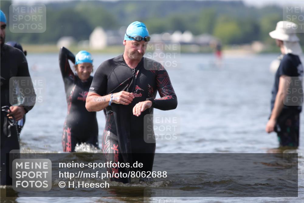 22.06.2025 - Viking Triathlon H.Heesch http://msf.ph/oto/8062688 22.06.2025 10:47:42 Schwimmen 23, 71, 84, 183, 190, 223, 261, 285, 452, 606 meine-sportfotos.de